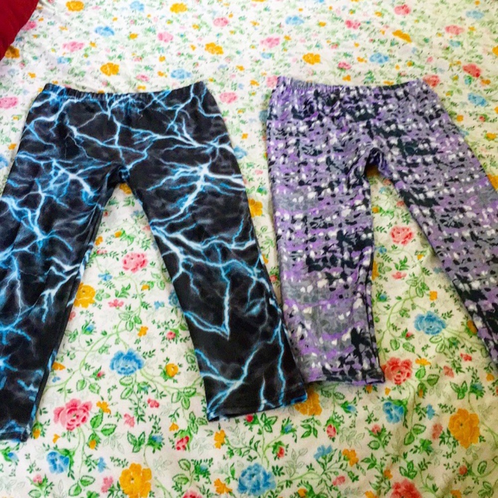 Two printed workout leggings